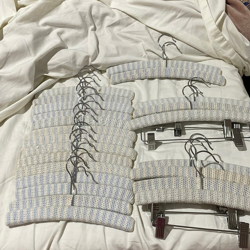 23 hanger blue cream tan woven 7 pants clips 16 top hanger guc